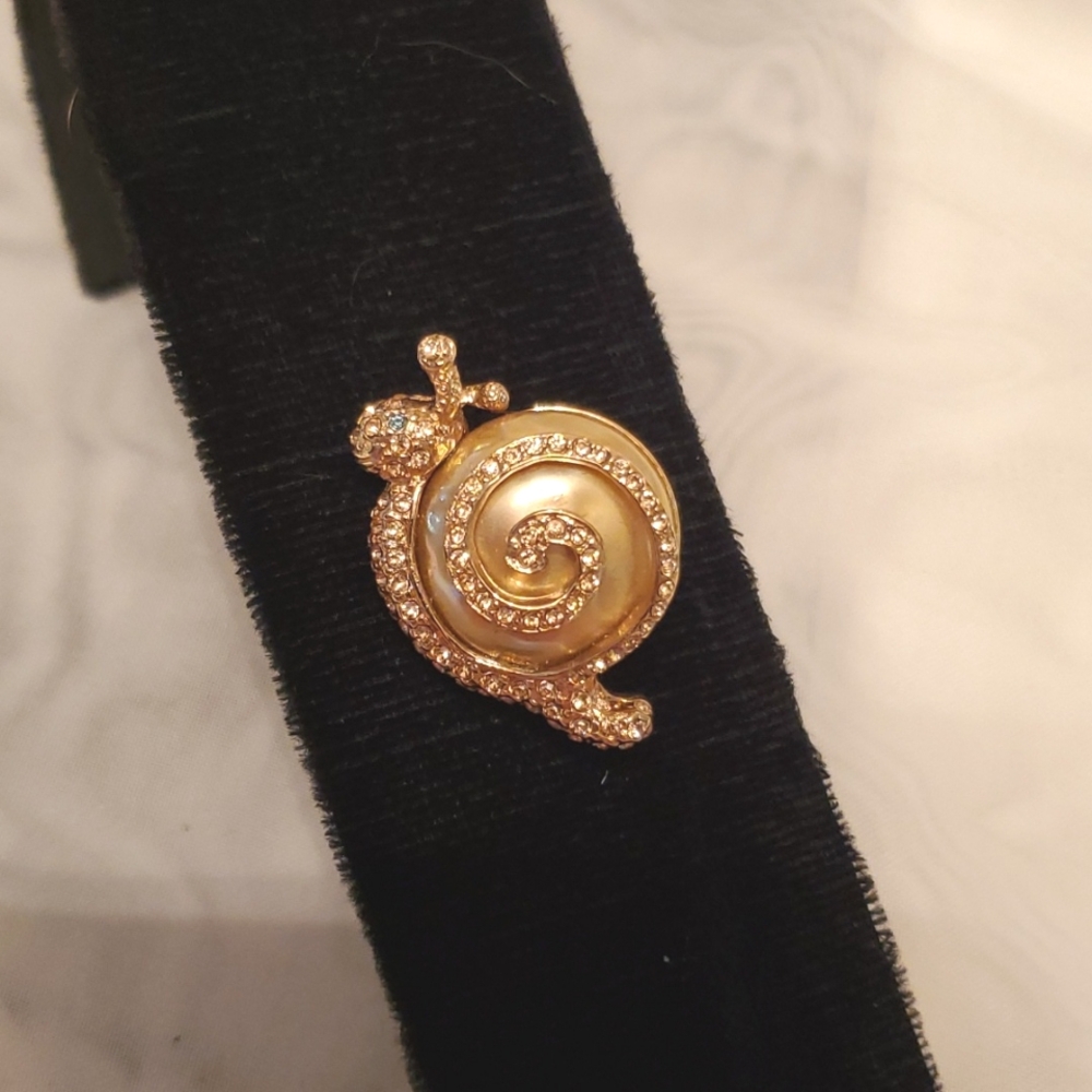 ADORABLE CAROL LEE PEARL & RHINESTONE SNAIL BROOCH